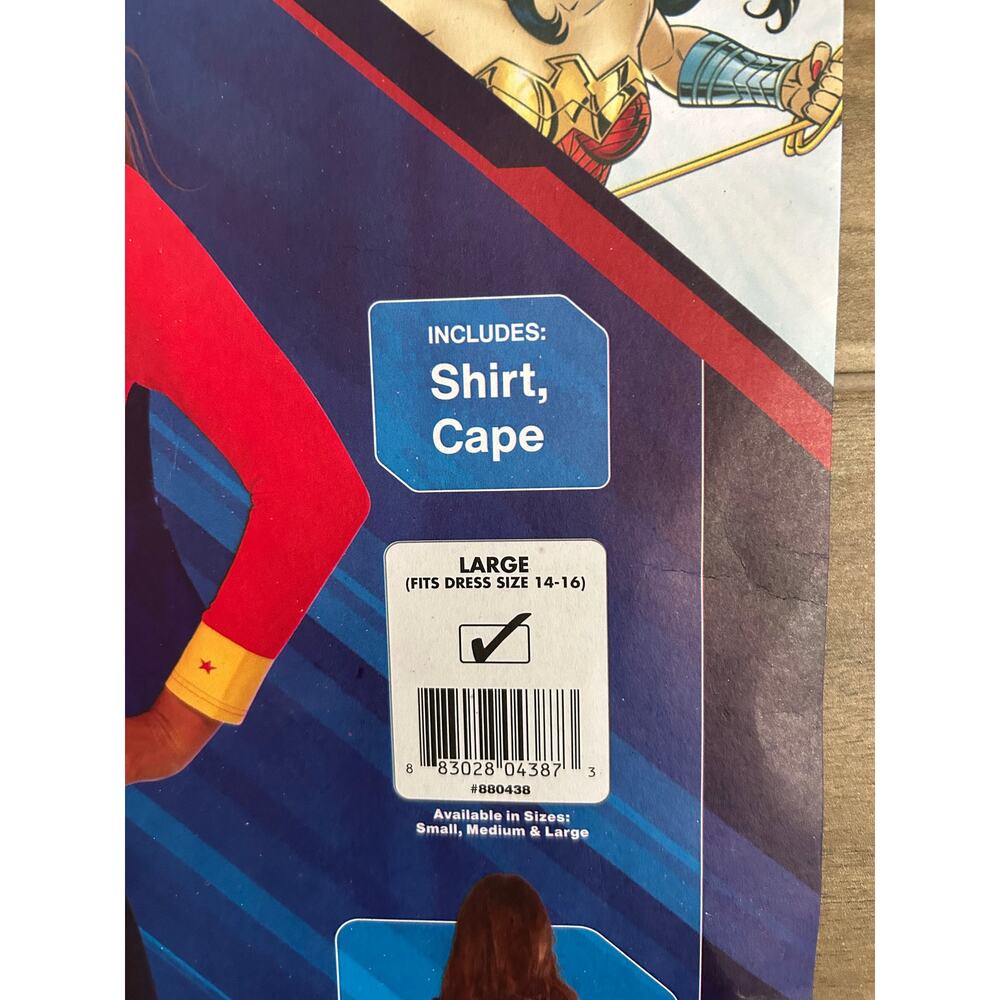 WONDER WOMAN ADULT COSTUME SIZE LARGE SHIRT AND CAPE - Picture 4 of 4